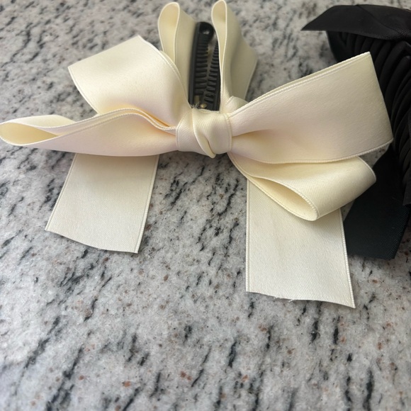 Bow Claw Clips - Set of 4 - Picture 3 of 4